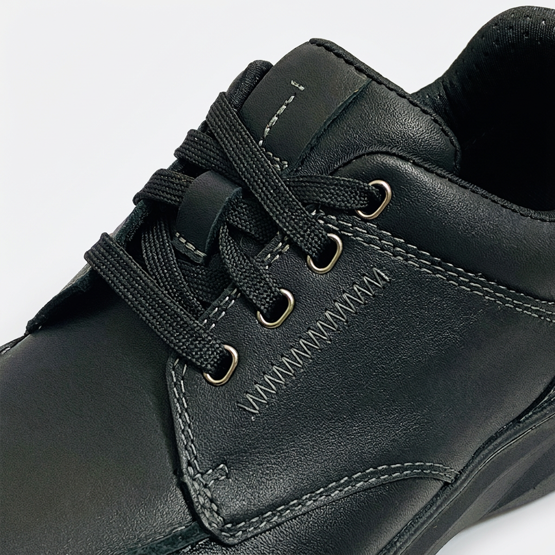 Clarks   S - Black