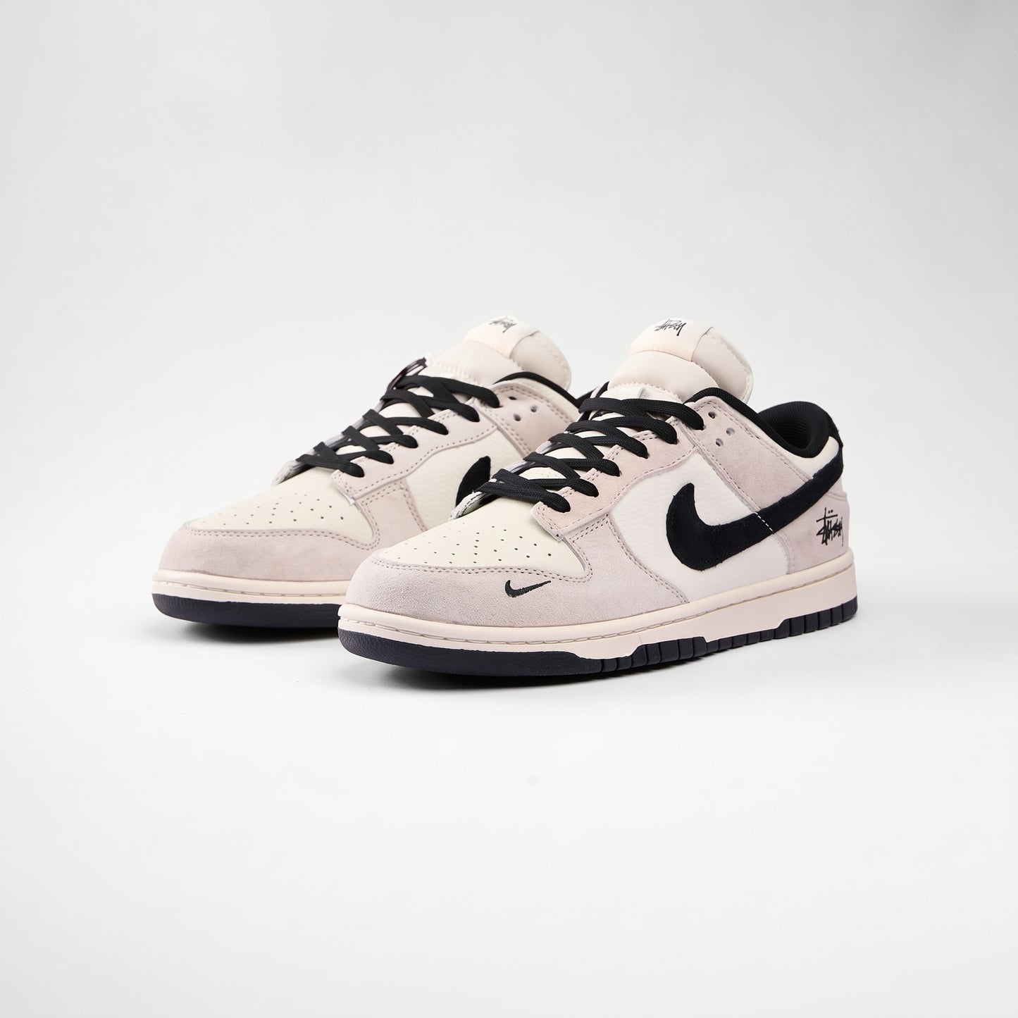 Nike Dunk Low x Stussy