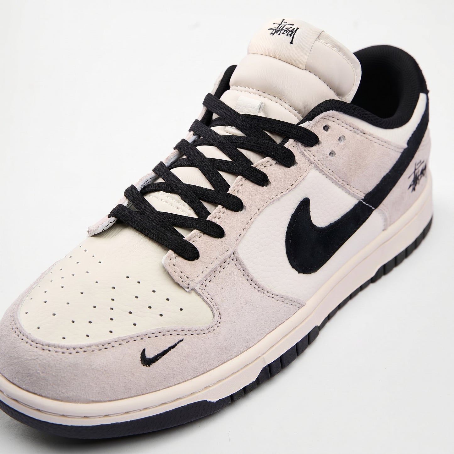 Nike Dunk Low x Stussy